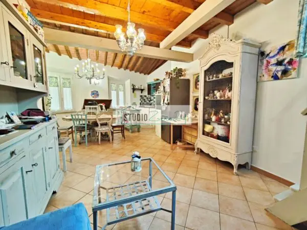 Appartamento via Pancola, Seravezza