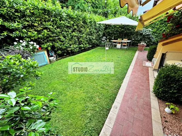Villetta A Schiera via Sicilia, Pietrasanta