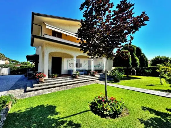 Villa via Olmi, Forte Dei Marmi