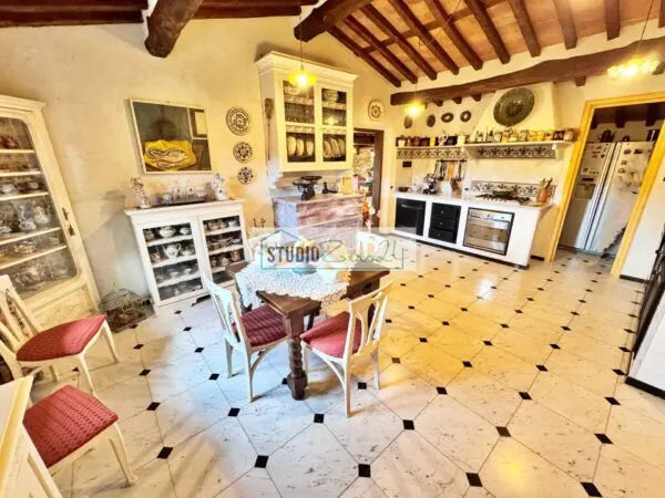 Villa via Guglielmo Marconi, Seravezza