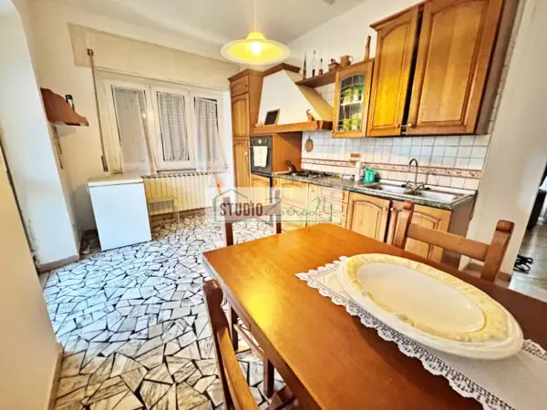 Villa via Guglielmo Marconi, Pietrasanta