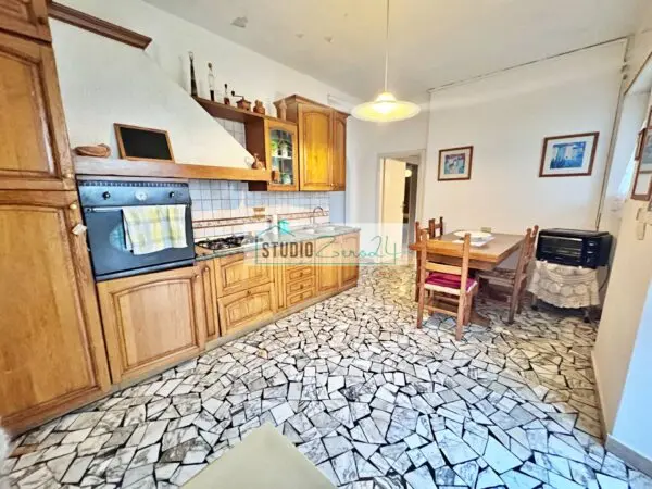 Villa via Guglielmo Marconi, Pietrasanta