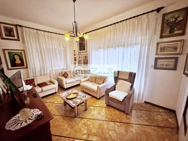 Villa via Guglielmo Marconi, Pietrasanta