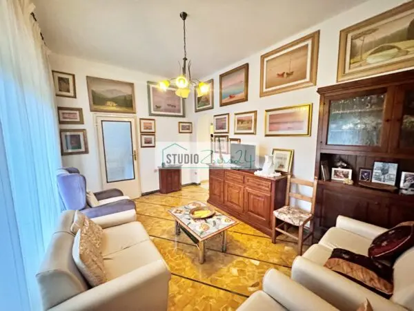 Villa via Guglielmo Marconi, Pietrasanta