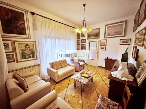 Villa via Guglielmo Marconi, Pietrasanta