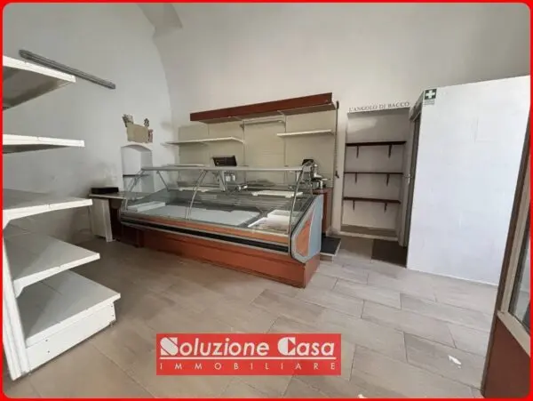 Locale Commerciale via Sabina, Canosa Di Puglia
