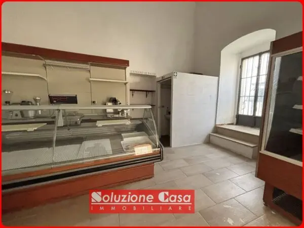 Locale Commerciale via Sabina, Canosa Di Puglia