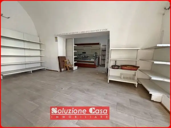 Locale Commerciale via Sabina, Canosa Di Puglia