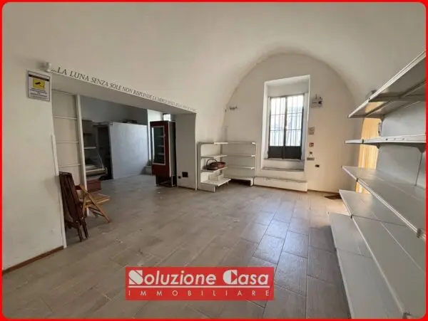 Locale Commerciale via Sabina, Canosa Di Puglia