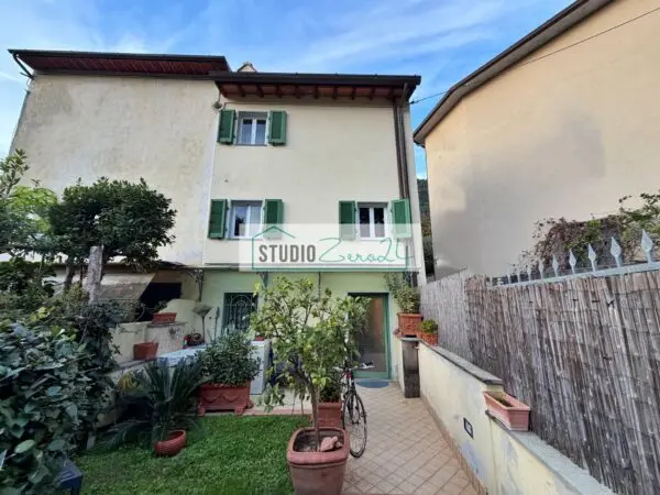Casa Semindipendente via Valdicastello Carducci, Pietrasanta