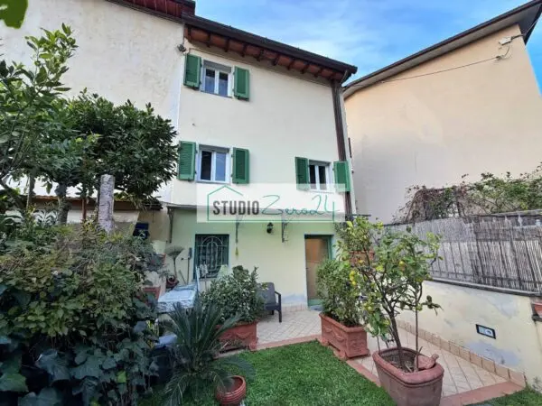 Casa Semindipendente via Valdicastello Carducci, Pietrasanta