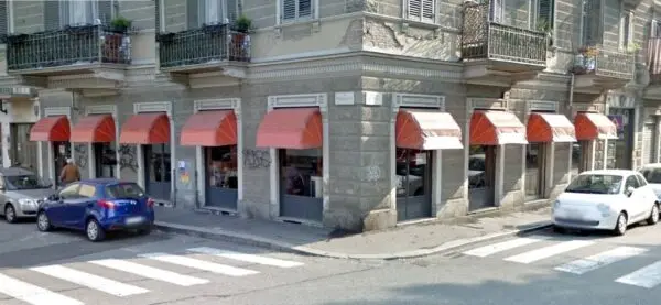 Negozio lungo Dora Napoli 26, Torino