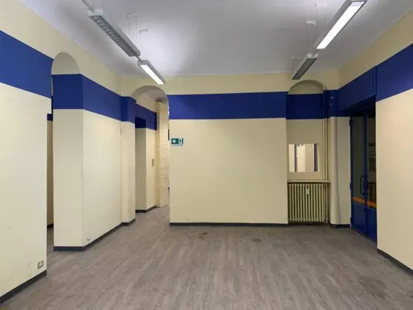 Negozio lungo Dora Napoli 26, Torino