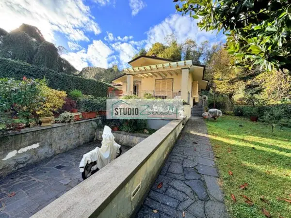 Villa via Capriglia, Pietrasanta