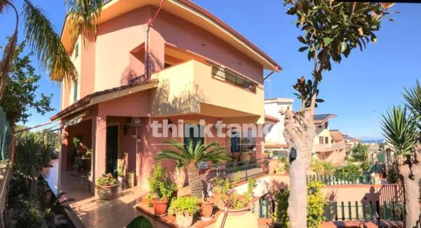 Villa via Contrada Bon Giovanni, Augusta