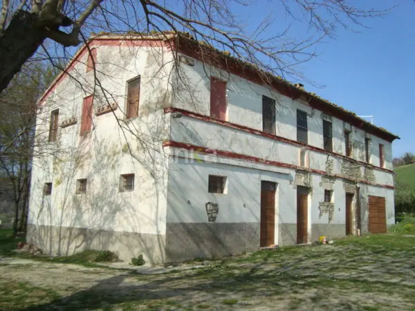 Villa Trifamiliare via Barchio 2, Cupramontana