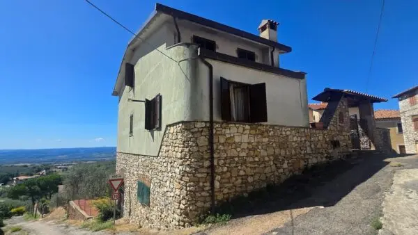 Villa via Sasso Grosso 2, Montecchio