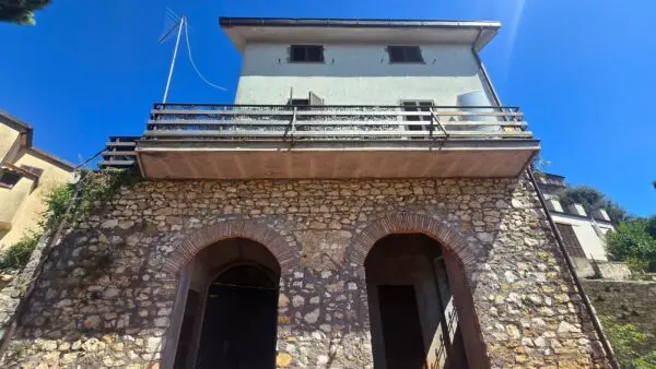 Villa via Sasso Grosso 2, Montecchio