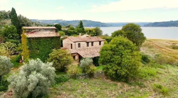 Casale via Ss 448, Baschi