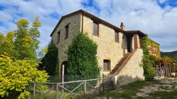 Casale via Ss 448, Baschi