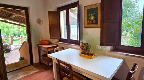 Casale via Ss 448, Baschi