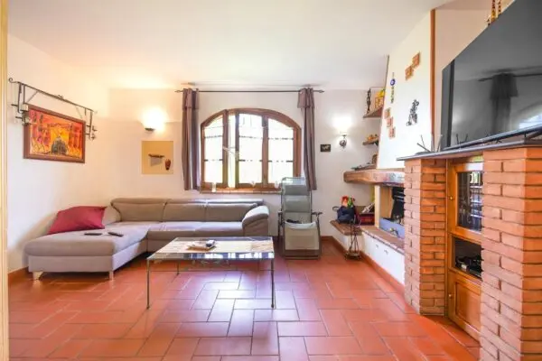 Villa A Schiera via Piagola 24, Massa