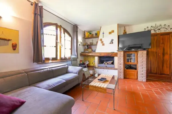 Villa A Schiera via Piagola 24, Massa