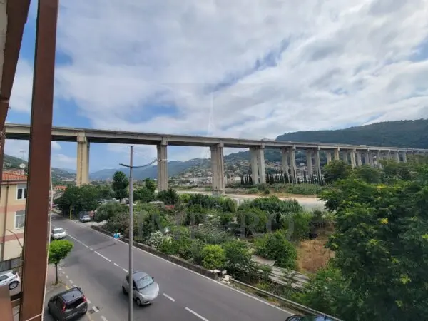 Trilocale corso Della Repubblica 136, Camporosso