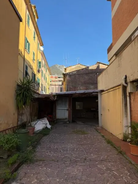 Villa Trifamiliare via Roma 1, Carrara