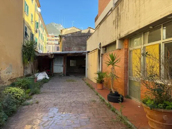 Villa Trifamiliare via Roma 1, Carrara