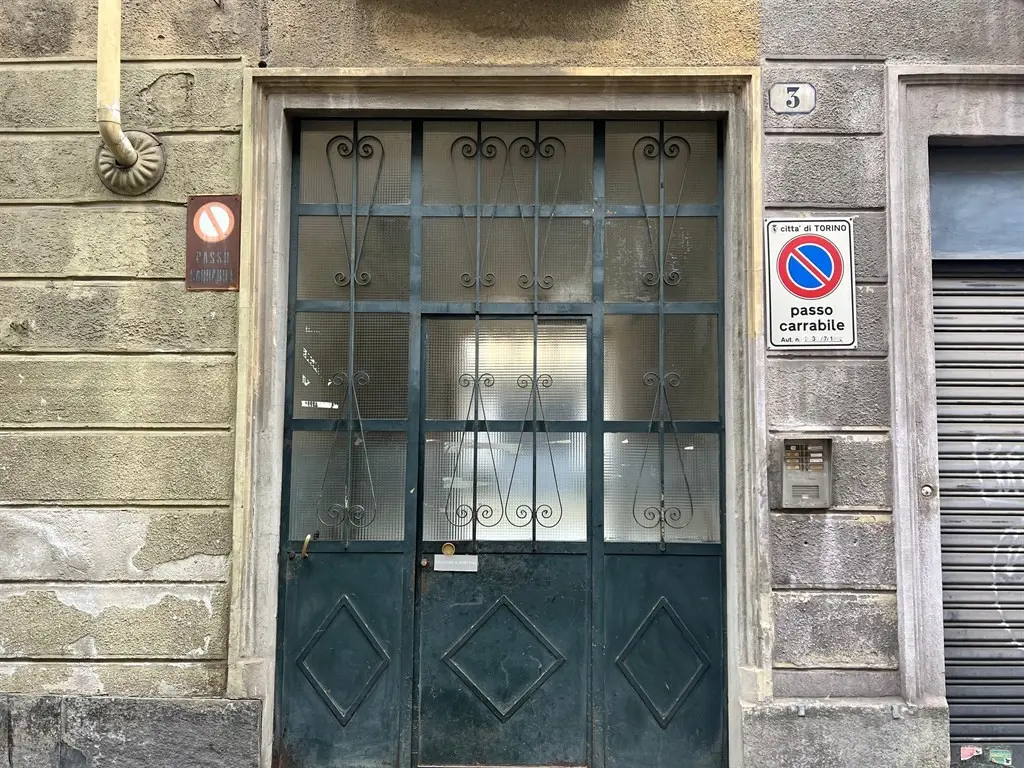 Immagine per Magazzino in vendita a Torino Via ravenna 3