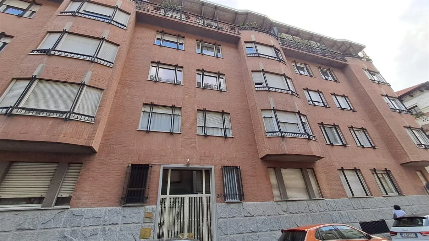 Immagine per Posto auto in affitto a Torino Via Susa 37