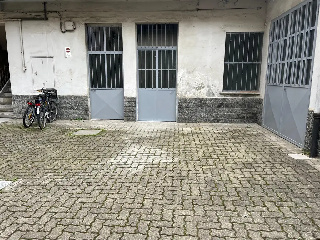 Immagine per Magazzino in vendita a Torino Via ravenna 3