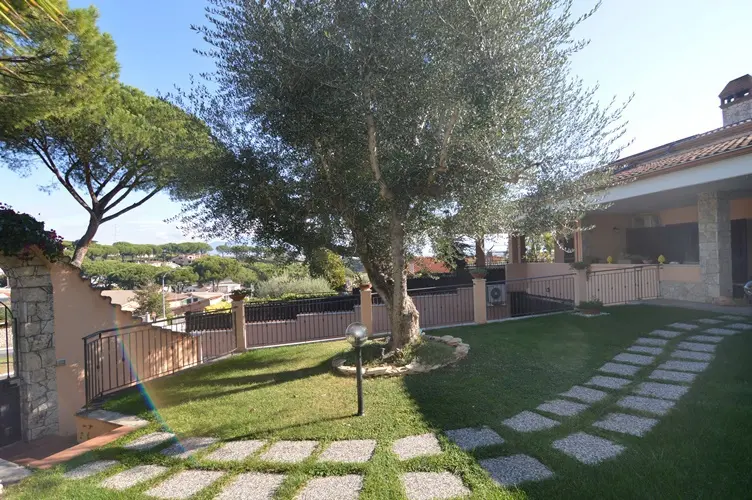 Immagine per Villa bifamiliare in vendita a Guidonia Montecelio via Delle Montagne Rocciose 40