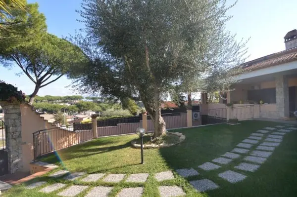 Villa Bifamiliare via Delle Montagne Rocciose 40, Guidonia Montecelio