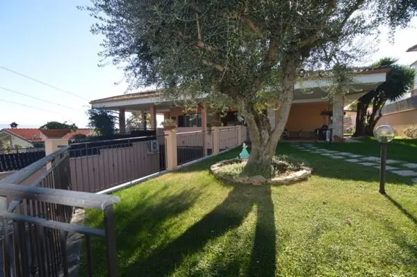Villa Bifamiliare via Delle Montagne Rocciose 40, Guidonia Montecelio