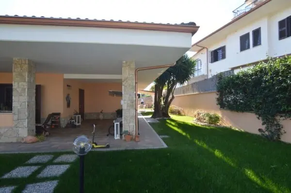 Villa Bifamiliare via Delle Montagne Rocciose 40, Guidonia Montecelio