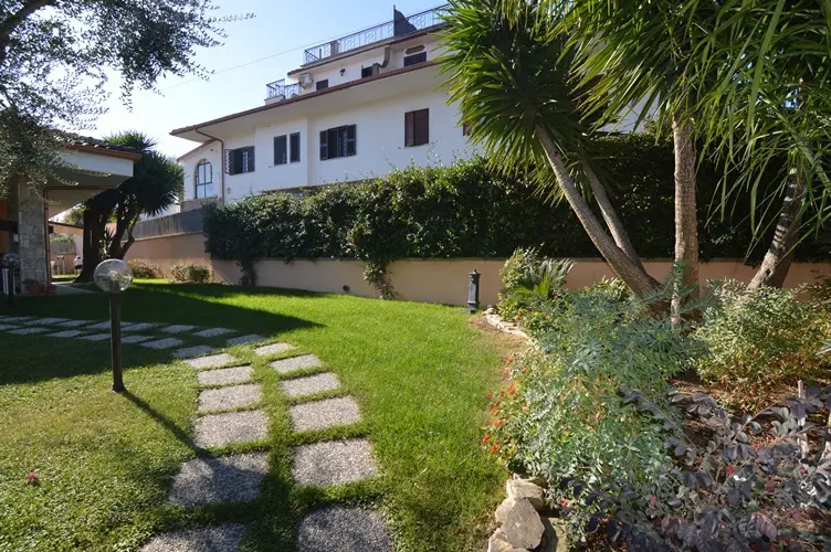 Immagine per Villa bifamiliare in vendita a Guidonia Montecelio via Delle Montagne Rocciose 40