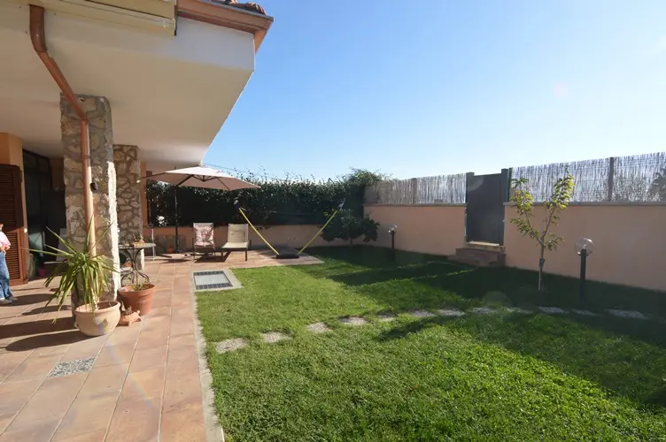 Immagine per Villa bifamiliare in vendita a Guidonia Montecelio via Delle Montagne Rocciose 40