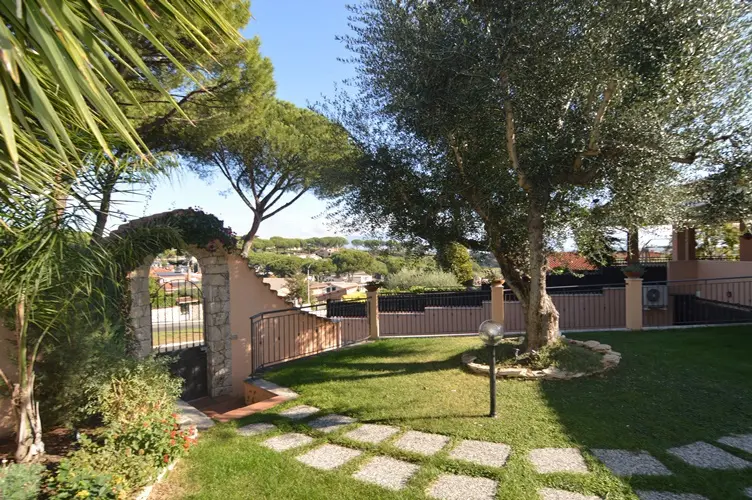 Immagine per Villa bifamiliare in vendita a Guidonia Montecelio via Delle Montagne Rocciose 40