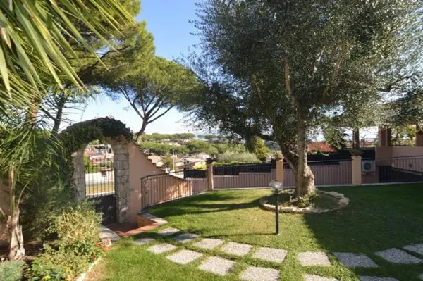 Villa Bifamiliare via Delle Montagne Rocciose 40, Guidonia Montecelio