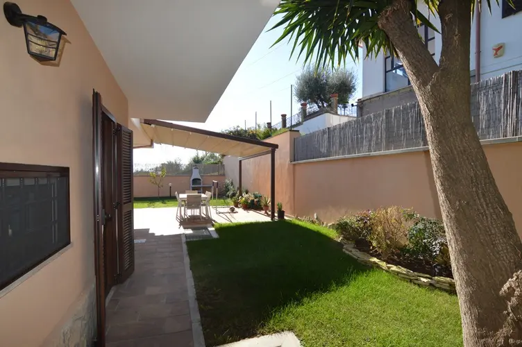 Immagine per Villa bifamiliare in vendita a Guidonia Montecelio via Delle Montagne Rocciose 40