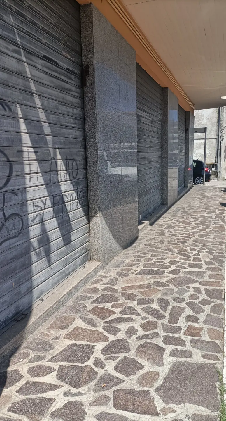 Immagine per Locale commerciale in vendita a Alba Adriatica via Teano
