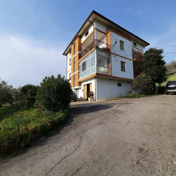 Villa Trifamiliare via Contrada Case Rosse, Ripatransone