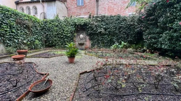 Monolocale piazza San Michele 46, Centro Storico, Lucca