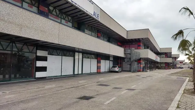 Immagine per Locale commerciale in vendita a Civitanova Marche via Einaudi