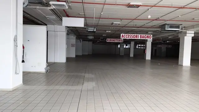 Immagine per Locale commerciale in vendita a Civitanova Marche via Einaudi