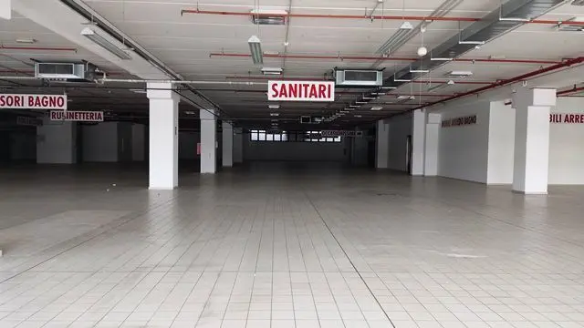 Immagine per Locale commerciale in vendita a Civitanova Marche via Einaudi