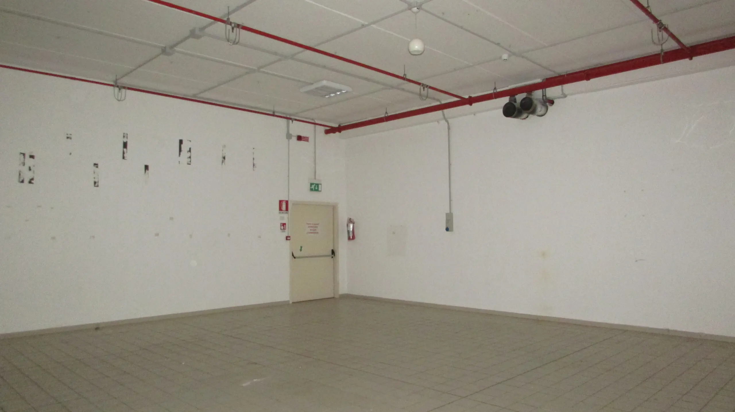 Immagine per Locale commerciale in vendita a Civitanova Marche via Einaudi