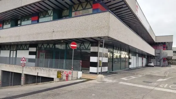 Locale Commerciale via Einaudi, Civitanova Marche